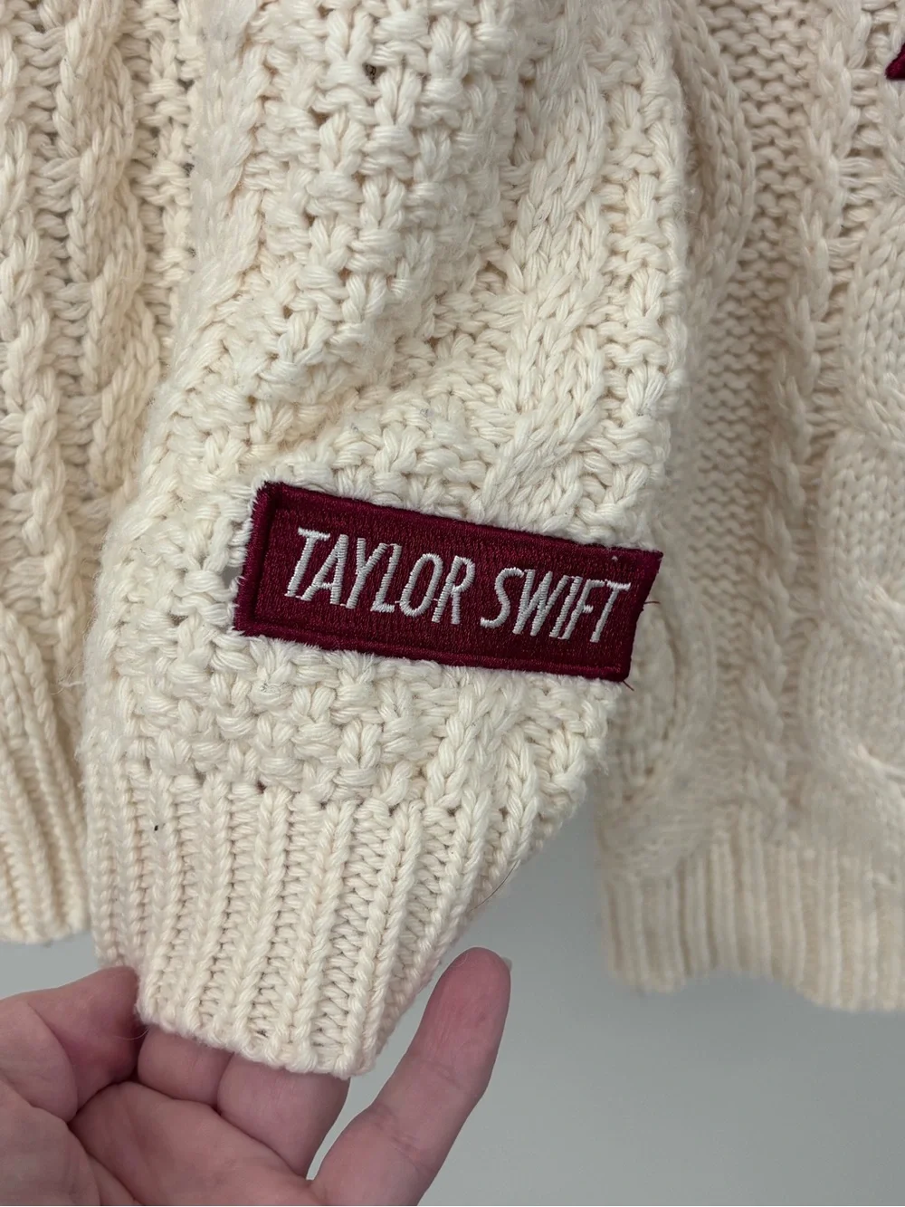 Taylor Swift Cream Cable Knit Button-Front Red star cardigan Med/ Large sweater - Picture 4 of 9